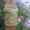 Europäische Retro-Wandbriefkasten: Shabby-Chic Dekorative Vorschlagsbox für Garten- und Wanddekoration.