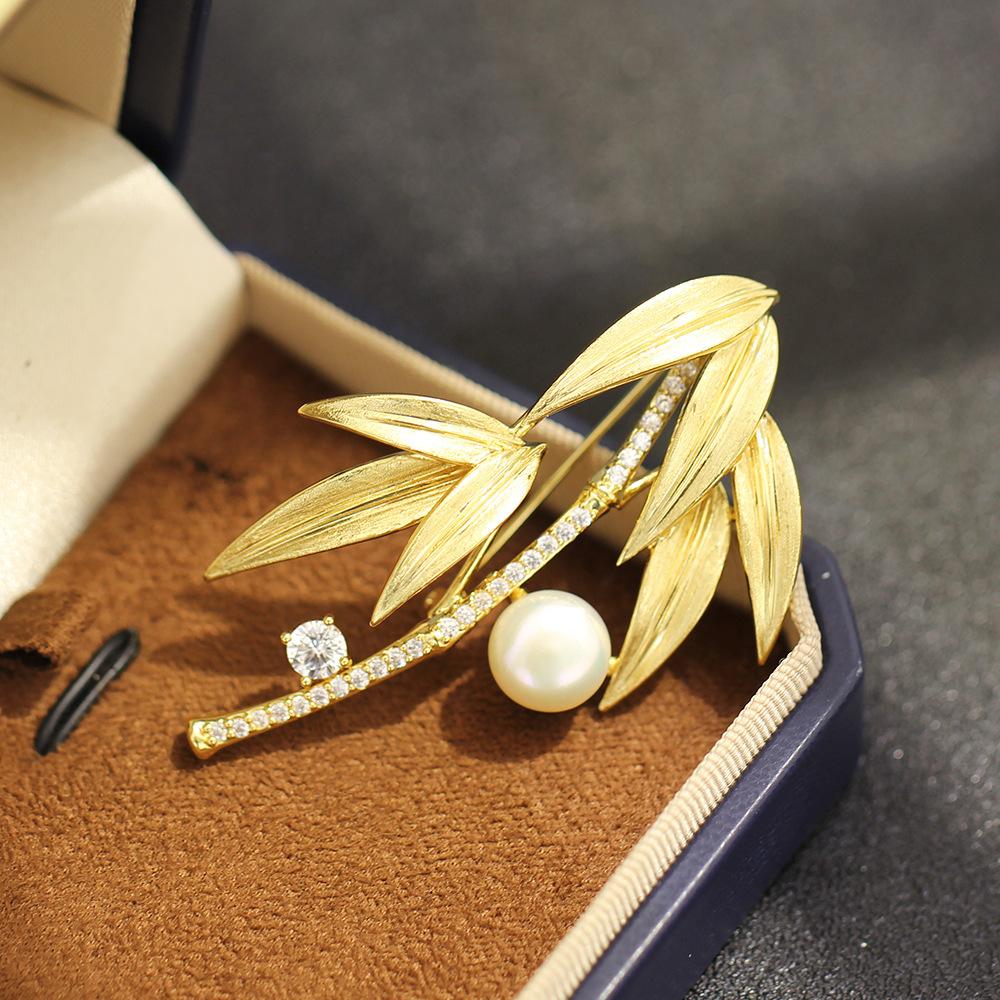 Classic Chinese National Style Golden Bamboo Brooch High-end Exquisite Diamond-encrusted Natural Freshwater Pearl Bamboo Leaf Plant Pin Men and Women