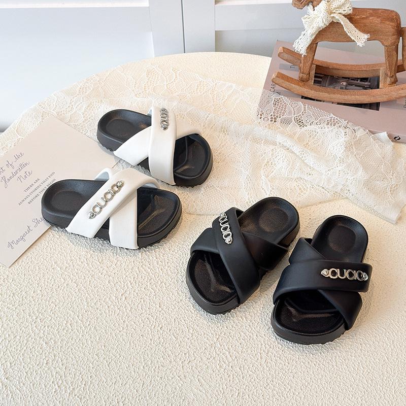 Thick-Soled Slip-On Celebrity Toe-Covering Slippers for Girls - 2026 Fashionable, Versatile, Comfortable Casual Beach Shoes