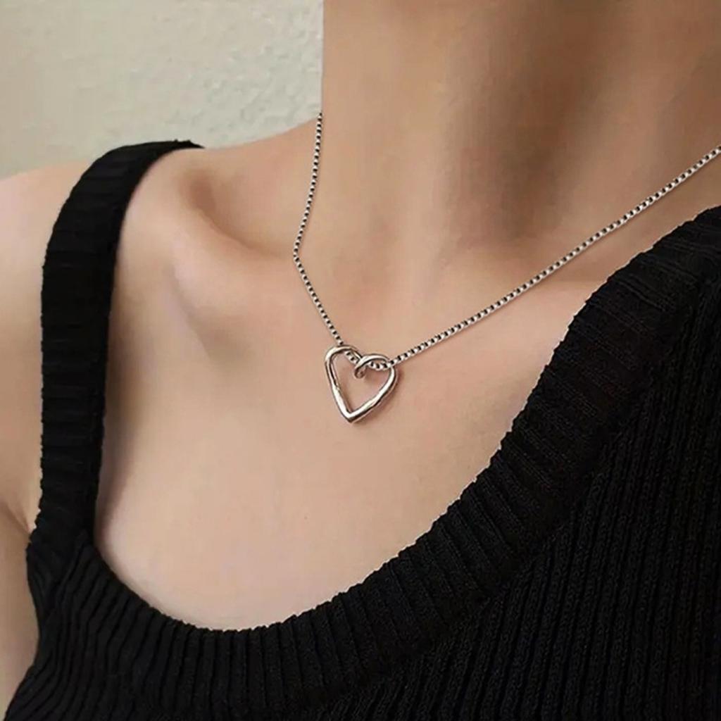 Twisted Hollow Open Heart Minimalist Box Chain Pendant Women Clavicle Necklace