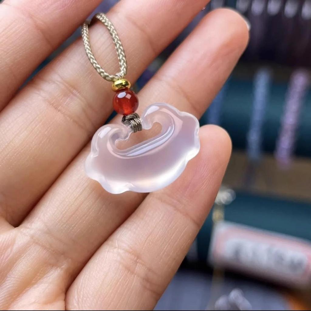 Tianshan Jade Cloud Lock Pendant: Xinjiang Golden Silk & White Jade Ruyi Amulet for Men and Women