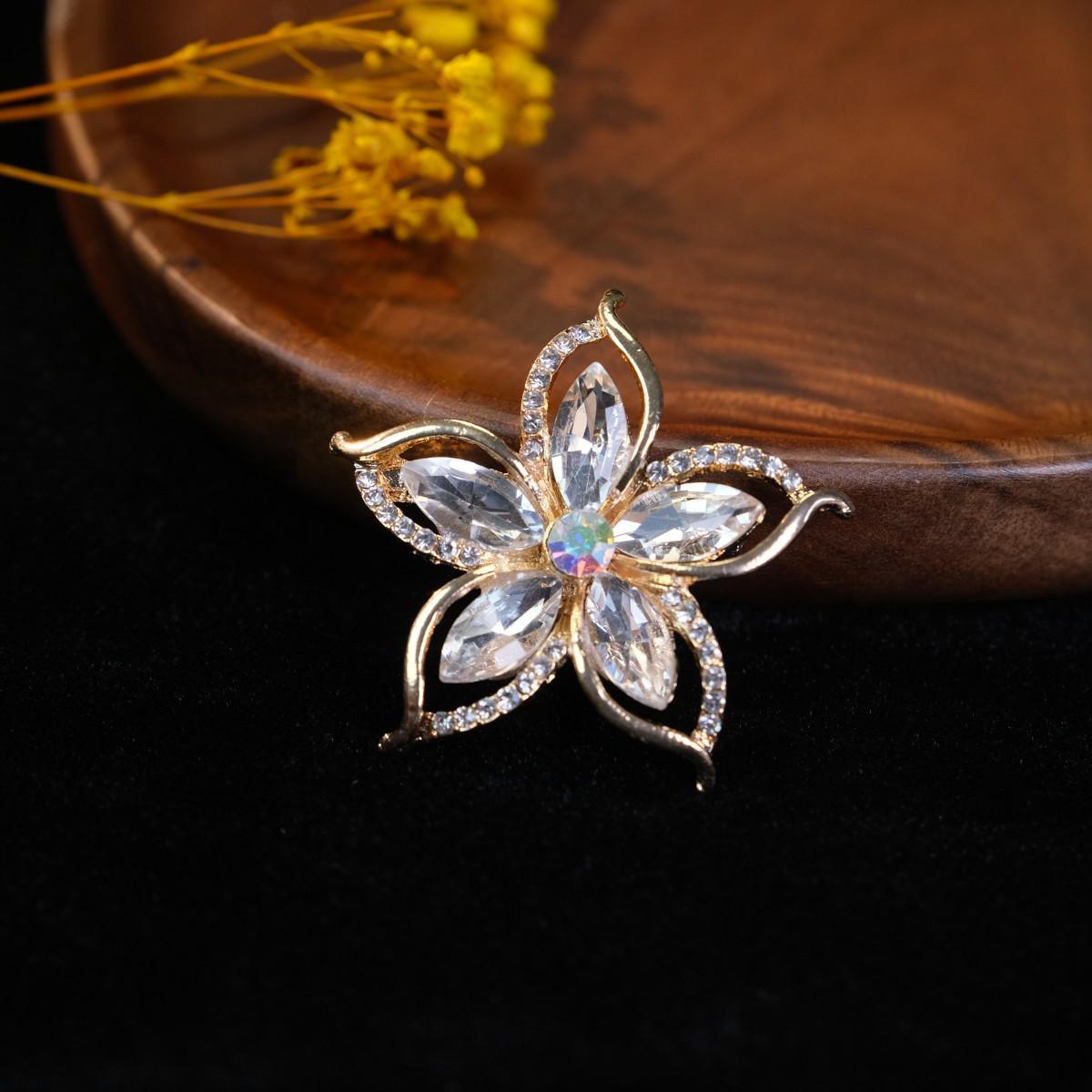 

Елегантна брошка зі стразами: Високоякісна японська та корейська мода кришталева шпилька для шарфа для жінок