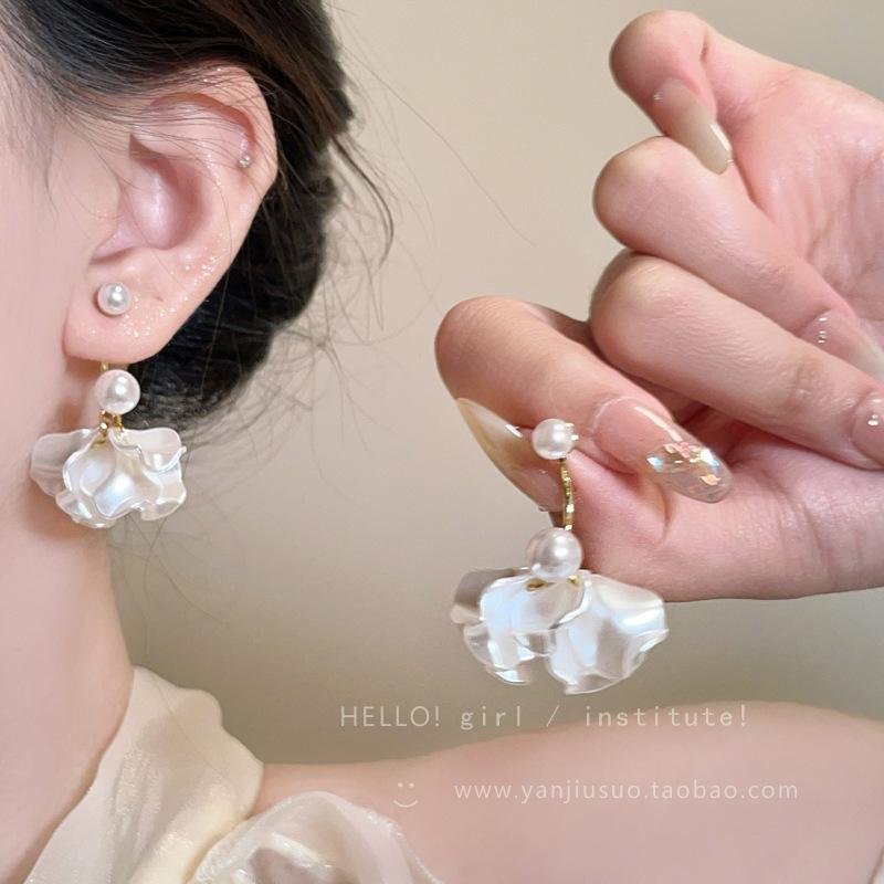 Pearl Flower Fringed Earrings Women's French Elegant Stud Earrings Light Luxury High-end Earrings