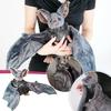 Großes graues Fledermaus-Stofftier - 73 cm Flügelspannweite, weicher Kuschel-Fellplüsch für Kinder, Oberflächenreinigung, Aufhängeschlaufe Geschenk