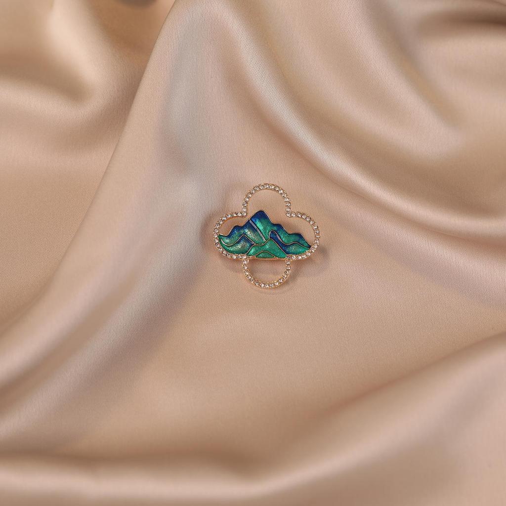 Elegant Pearl Brooch for Women's Suits - High-End Jewelry Pin