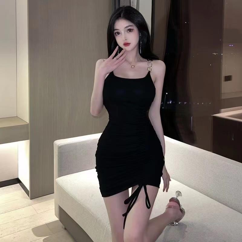 Be Careful with the Sexy Chain Hanging Neck and Off the Shoulder Suspender Dress for Women's 2026 Summer New Elastic Slim Short Skirt
