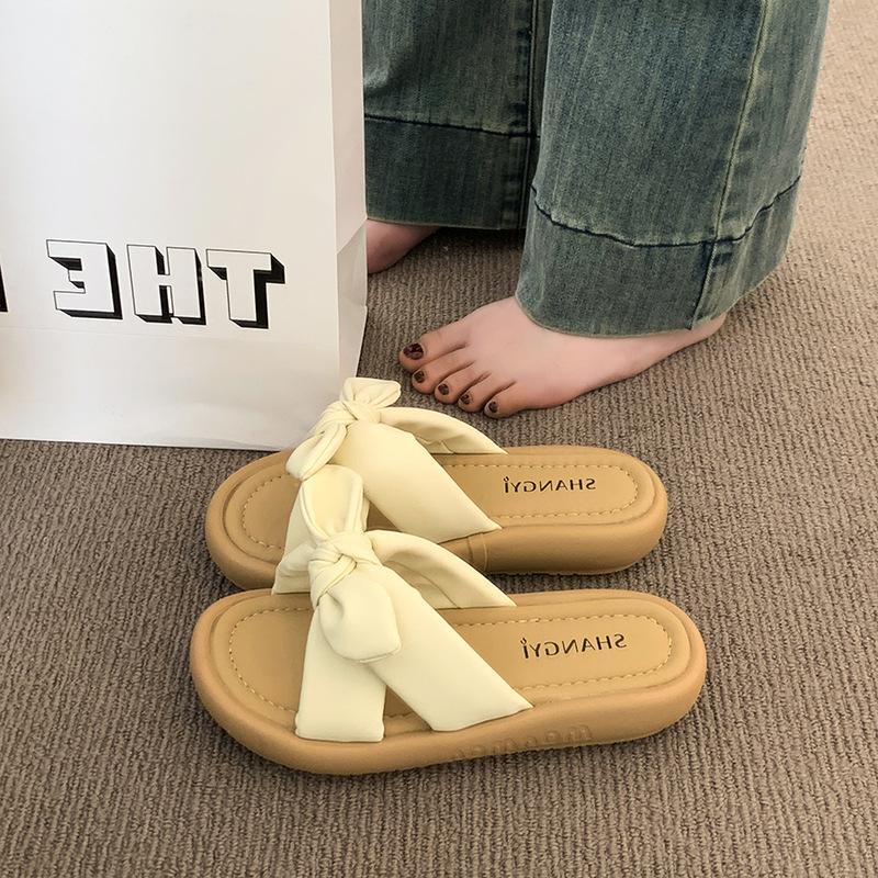 Internet celebrity platform slippers women's summer 2025 new outer wear fashion cross temperament muffin bottom summer out cool slippers