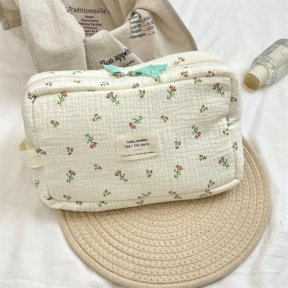 Large Capacity Blue Begonia Cosmetic Bag Travel Toiletry Organizer Makeup Pouch for Women Travel Essentials Storage Bags