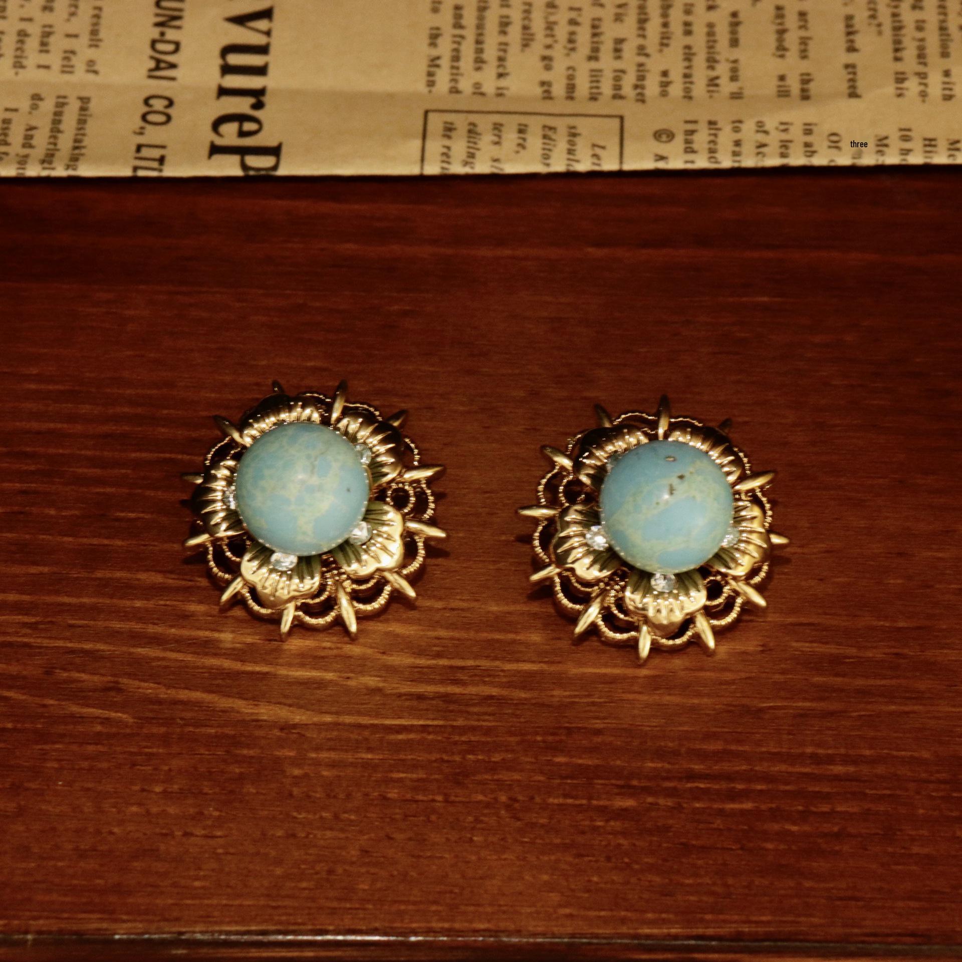 French Retro Flower Petal Stud Earrings with Stone Inlay - Versatile Style for Women