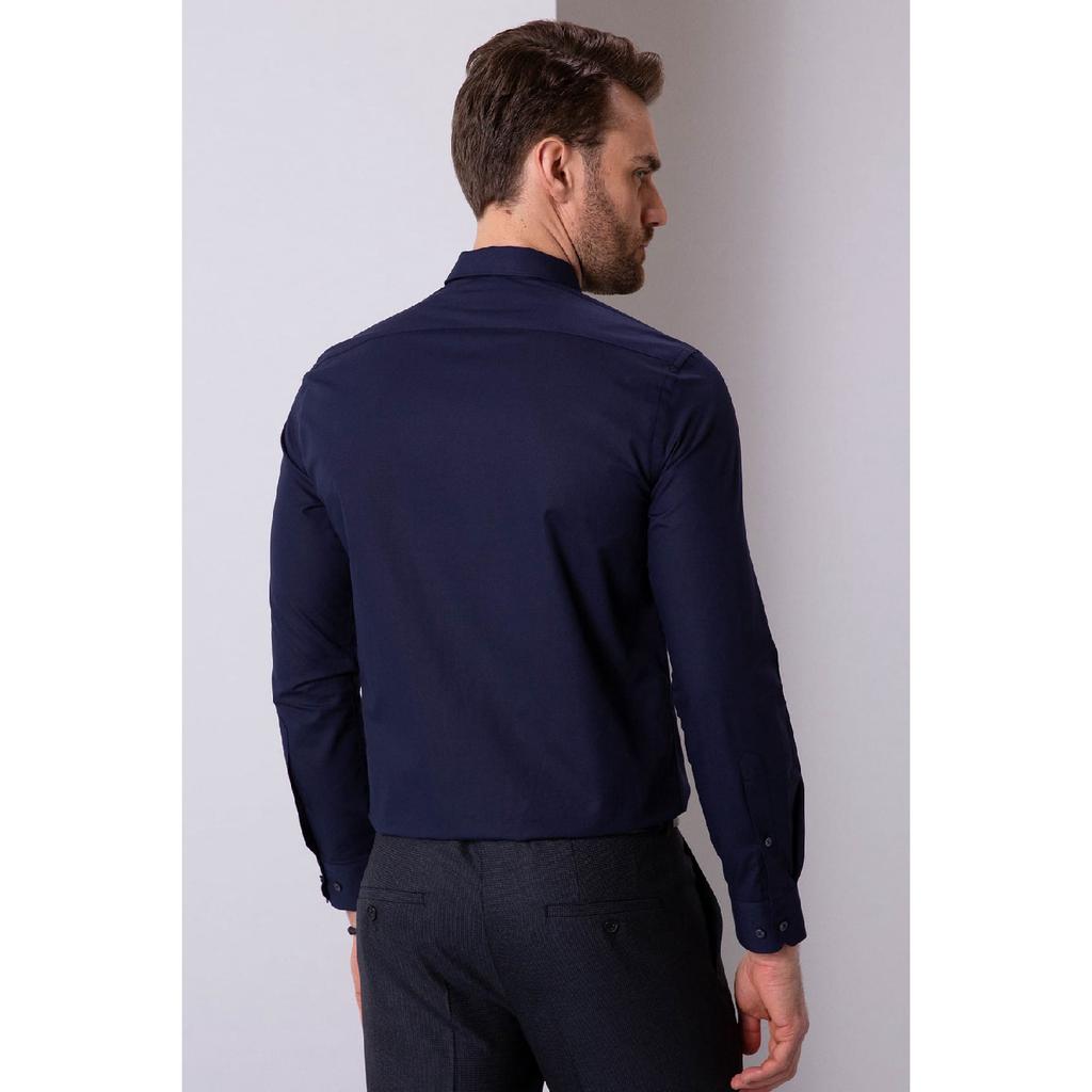 Biała koszula basic o dopasowanym kroju