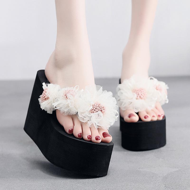 

Новые роскошные женские шлепанцы с цветами, каблук 11 см, модная уличная обувь, белые, противоскользящие, пляжные, крутые шлепанцы, летняя женская обувь 41