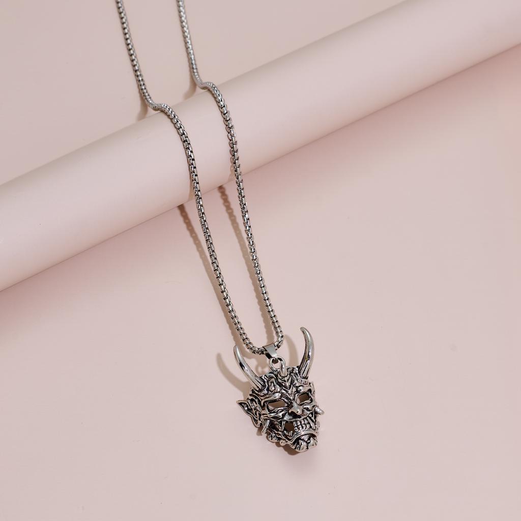 Vintage Punk Demon Mask Samurai Ghost Pendant Necklace Men's and Women's Long Chain Hip Hop Rock Party Necklace Gift Accessories