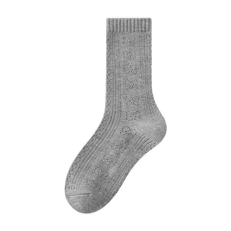 

White Socks for Women in Autumn and Winter, with Hollowed-out Designs, Are Versatile and Warm, and Are Piled Up in The Middle 1 pair