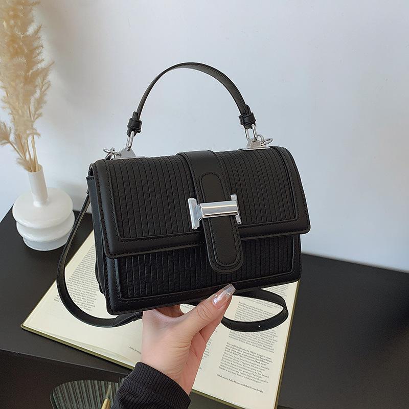 

Простая и модная полосатая маленькая квадратная сумка женская новая высококлассная универсальная сумка-тоут на одно плечо сумка-мессенджер чёрный