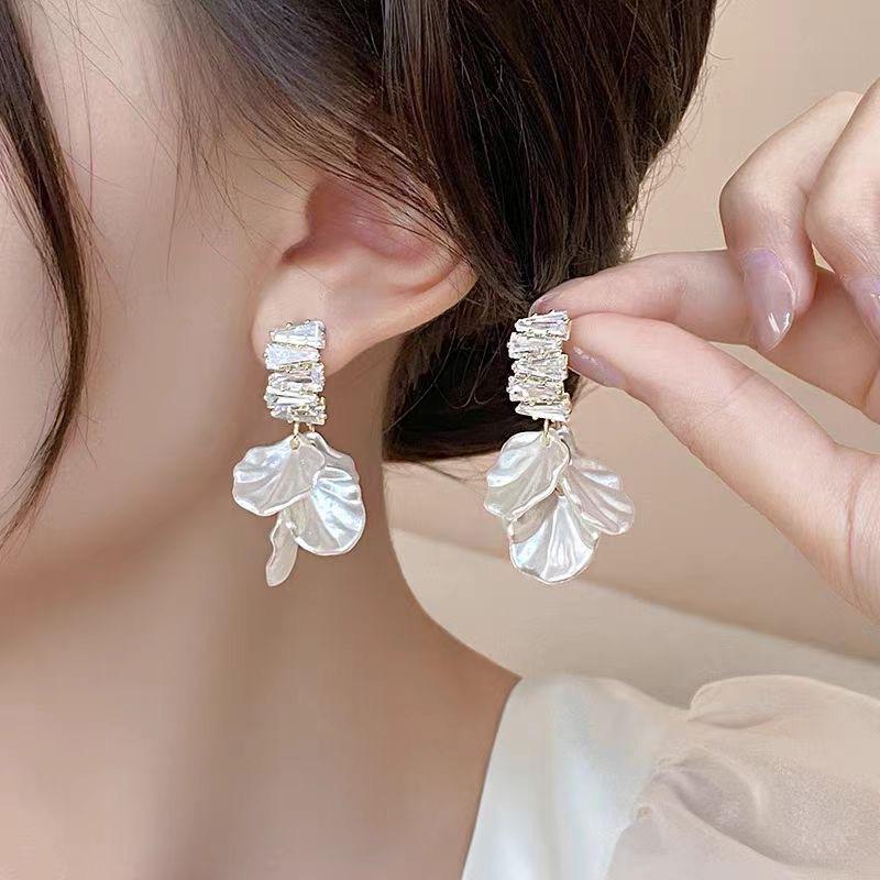Orecchini a Palla Petalo di Perla da Donna Tendenza Moda Orecchini Lunghi a Palla Fiore Fibbia per Orecchio Geometrica Fai da Te Gioielli per Feste e Vacanze Regali