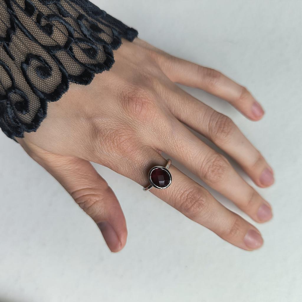 Серебряное кольцо с искусственным гранатом nano 2.165ct, вес изделия 3,19 гр (60002420)