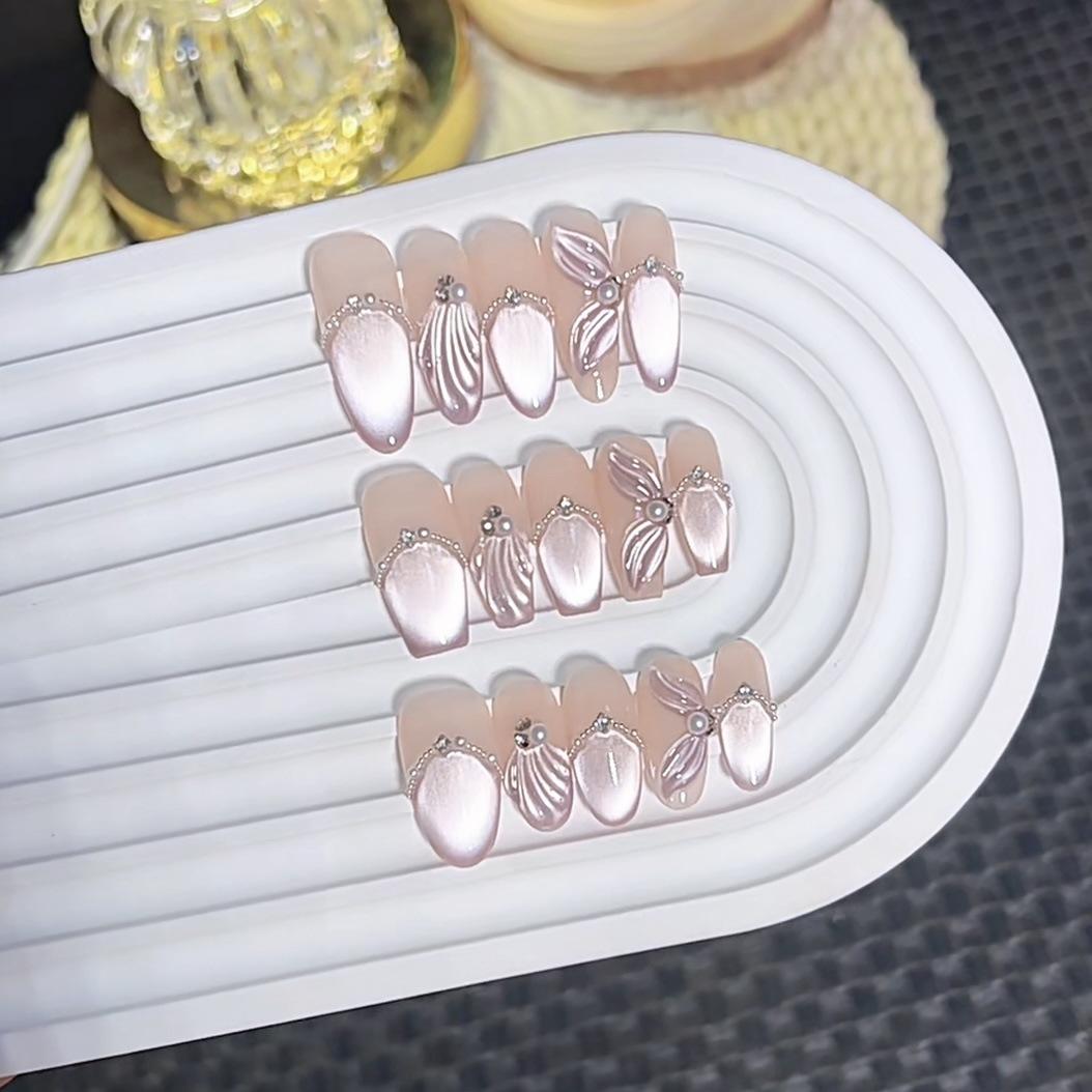 

Ручная работа Броня Трехмерный рельеф Ручная роспись Рыбий хвост Фиолетовая лента Кошачий глаз Флэш Жемчуг Патч для нейл-арта Large L