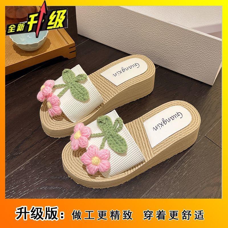 Thick-soled one-word beach shoes for travel wear 2025 summer new comfortable, lightweight and heightening holiday flower slippers