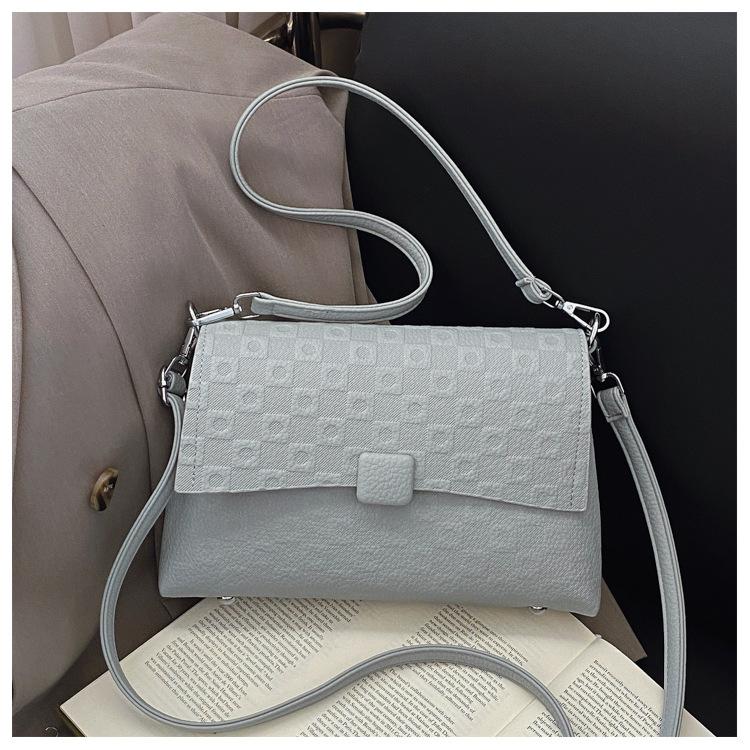 

French-style foreign-style commuter portable small square bag for women 2025 new popular fashion temperament elegant shoulder messenger bag серый