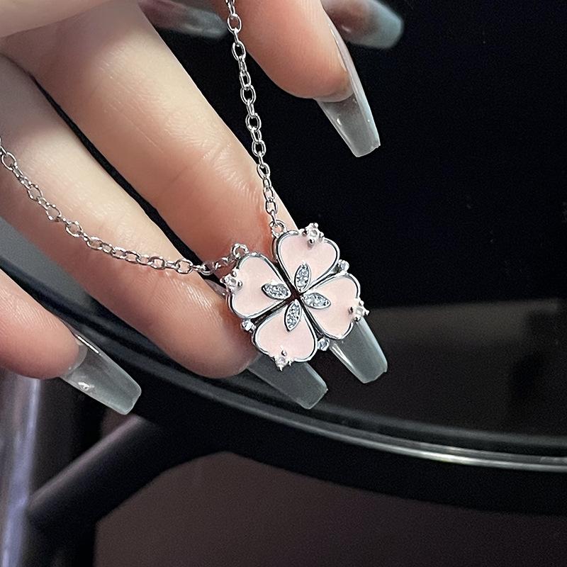 

A Two-Piece Love Four-Leaf Clover Slightly Inlaid Zircon Necklace, Cold Wind, Advanced Sense, Personality, Sweet Collarbone Chain