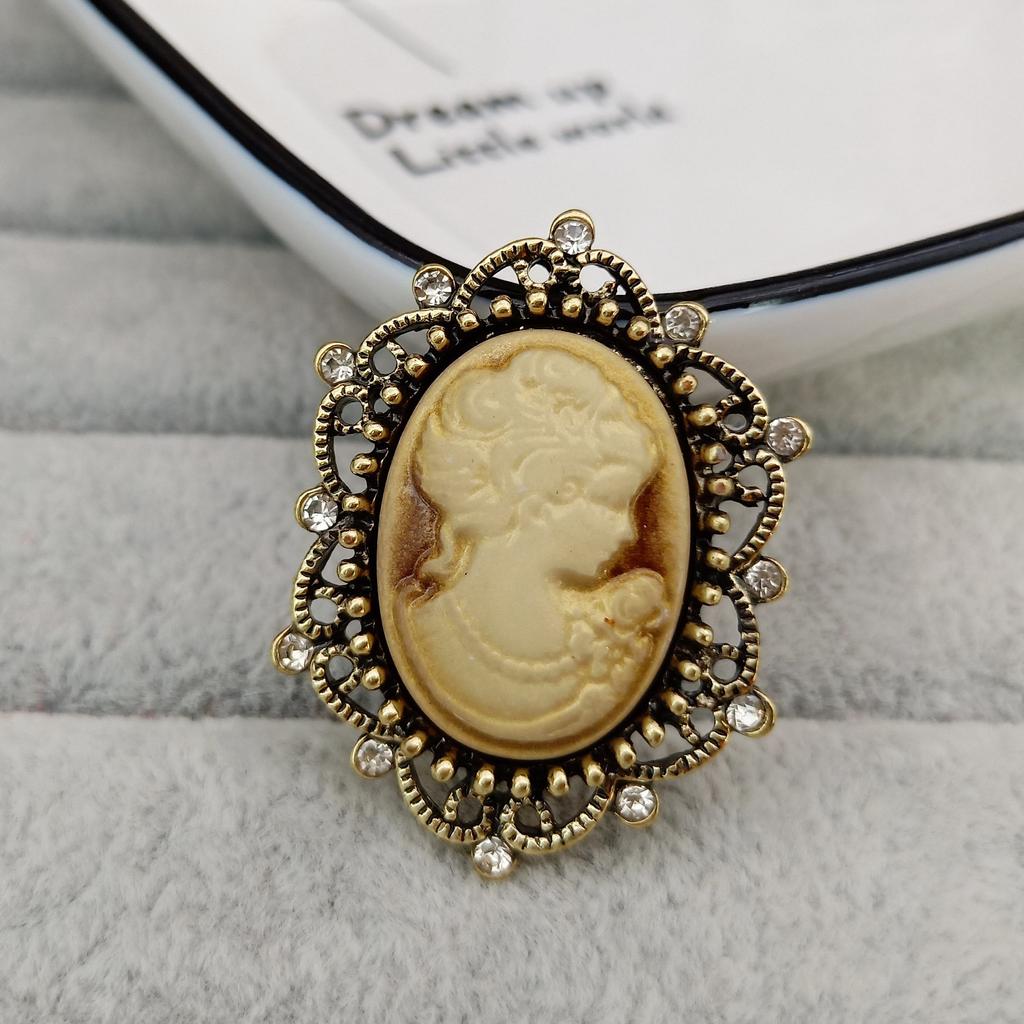 Crystal Rhinestones Cameo Vintage Brooches for Women Queen's Cameo Beauty Head Brooch Pin Clothing Accessories Girls Gifts