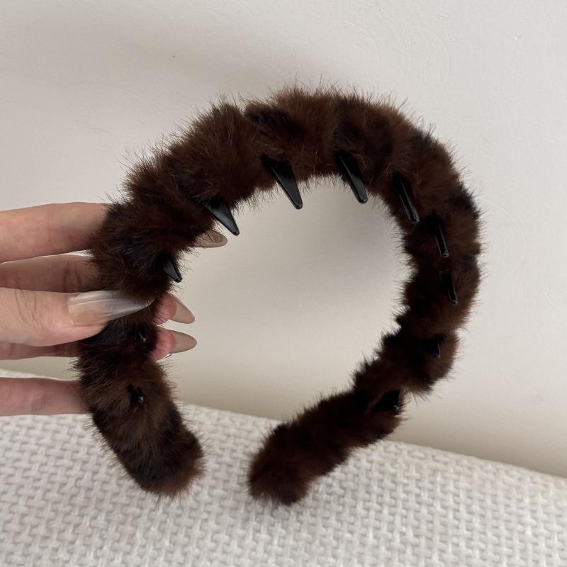 Winter and Autumn Velvet Beaded High-crown Hairband with Fluffy Bristles - A Versatile Hairband That Suits Any Style, Exuding An Elegant Air.