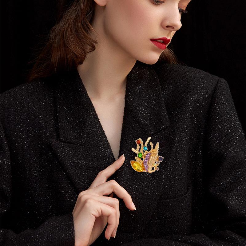 Marine Life Conch Horn Female High-end Exaggerated Crystal High-end Brooch