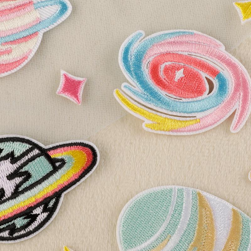 Oryginalna kreskówkowa naszywka haftowana Planeta UFO do samodzielnego wykonania akcesoriów odzieżowych