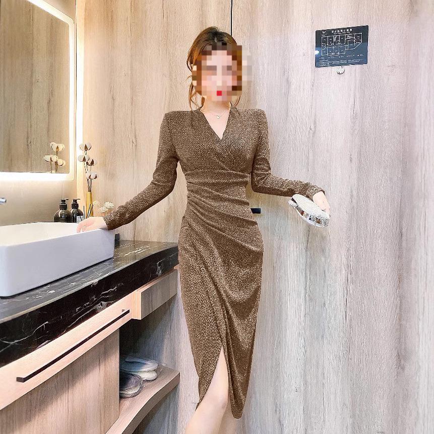 Elegantes frühlingshaft schickes Bodycon-Kleid mit überkreuztem Kragen & einzigartigem Schlitz