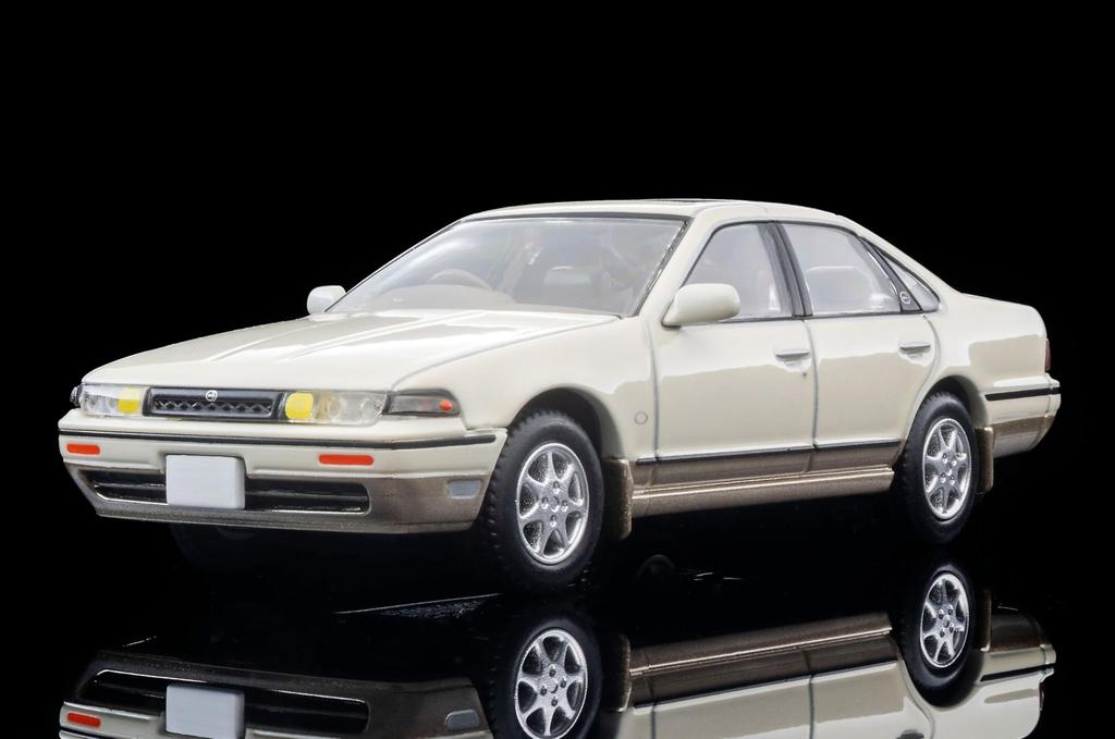 TOMYTEC Tomica Limited Vintage Neo Nissan Cefiro Town Ride SV 1991 Model 339373 1/64 LV-N319c White/Beige (Finished Product)