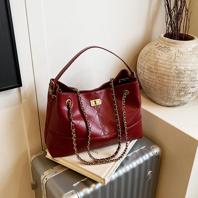 

Новая модная сумка-тоут из однотонной ткани с вышивкой и цепочкой, портативная, на плечо, трендовая женская сумка красный