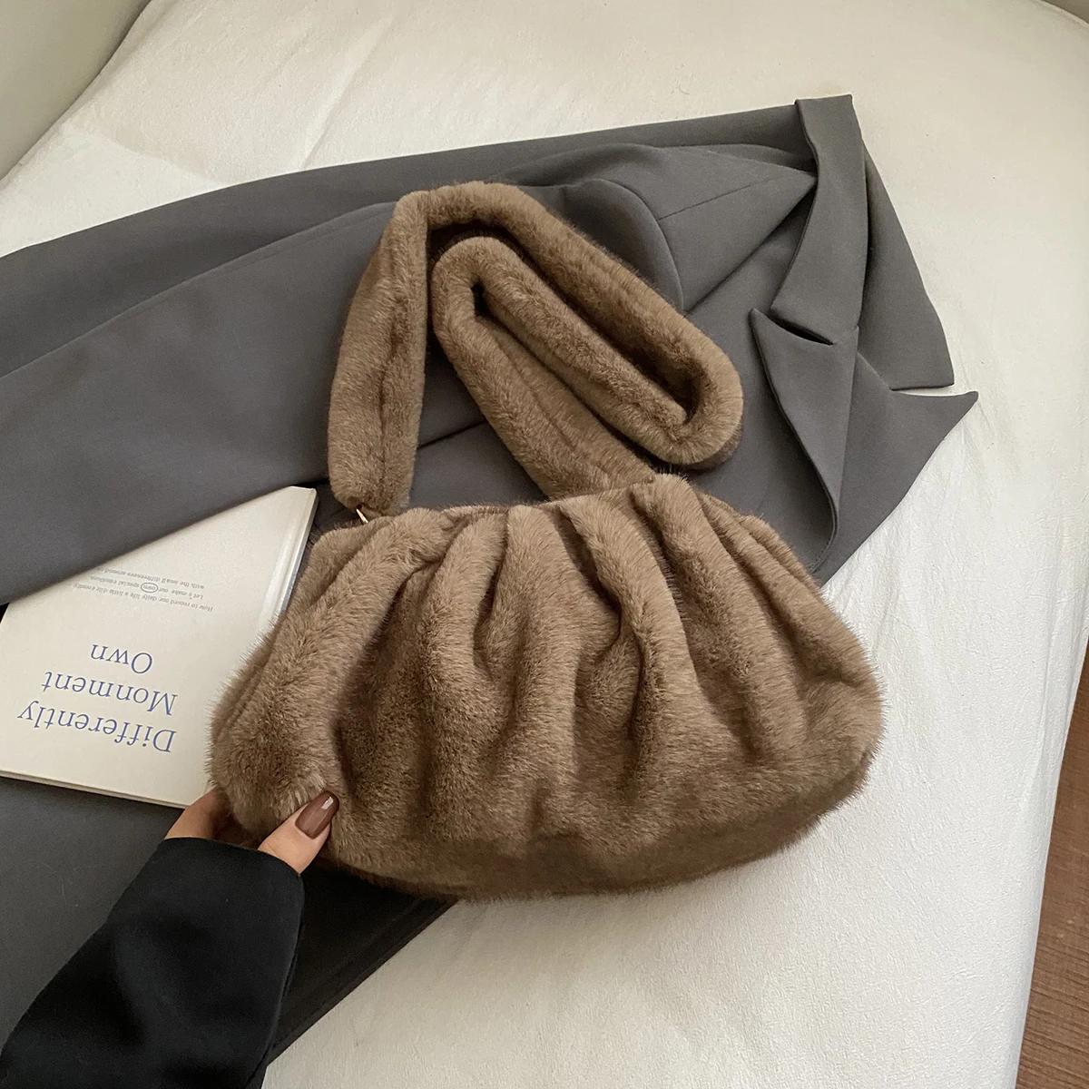 

Fashionable Wrinkled Cloud Bag Soft Faux Fur Small Shoulder Bags for Women 2025 Winter Trend Korean Plush Handbags Crossbody Bag 27cmx17cmx13cm хакі