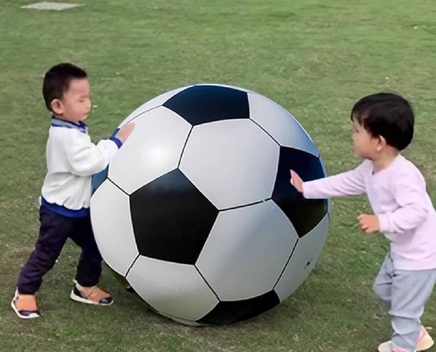 

Boono Giant Inflatable Soccer Ball, Jumbo Beach Ball, for Water Sports and Water Play (70cm Diameter)