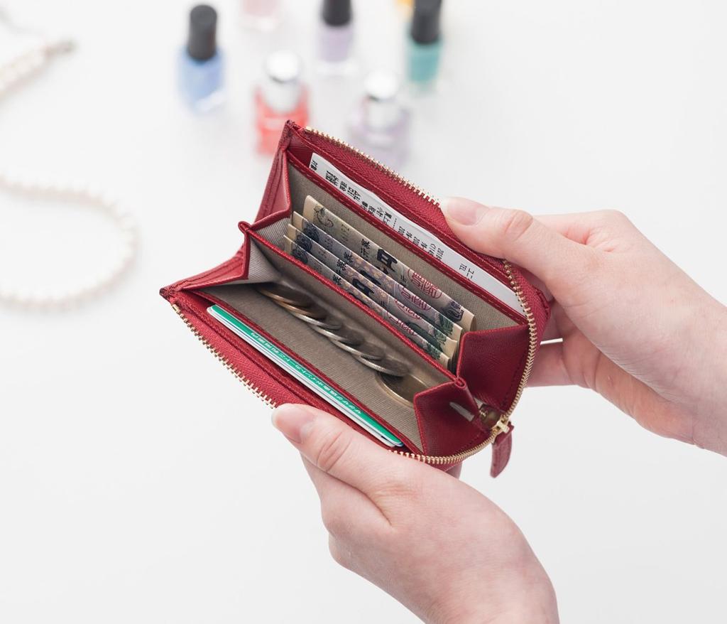 Corale Women's Leather Coin Purse, Compact Wallet with Card Case and L-Shaped Zipper (Camel Brown)