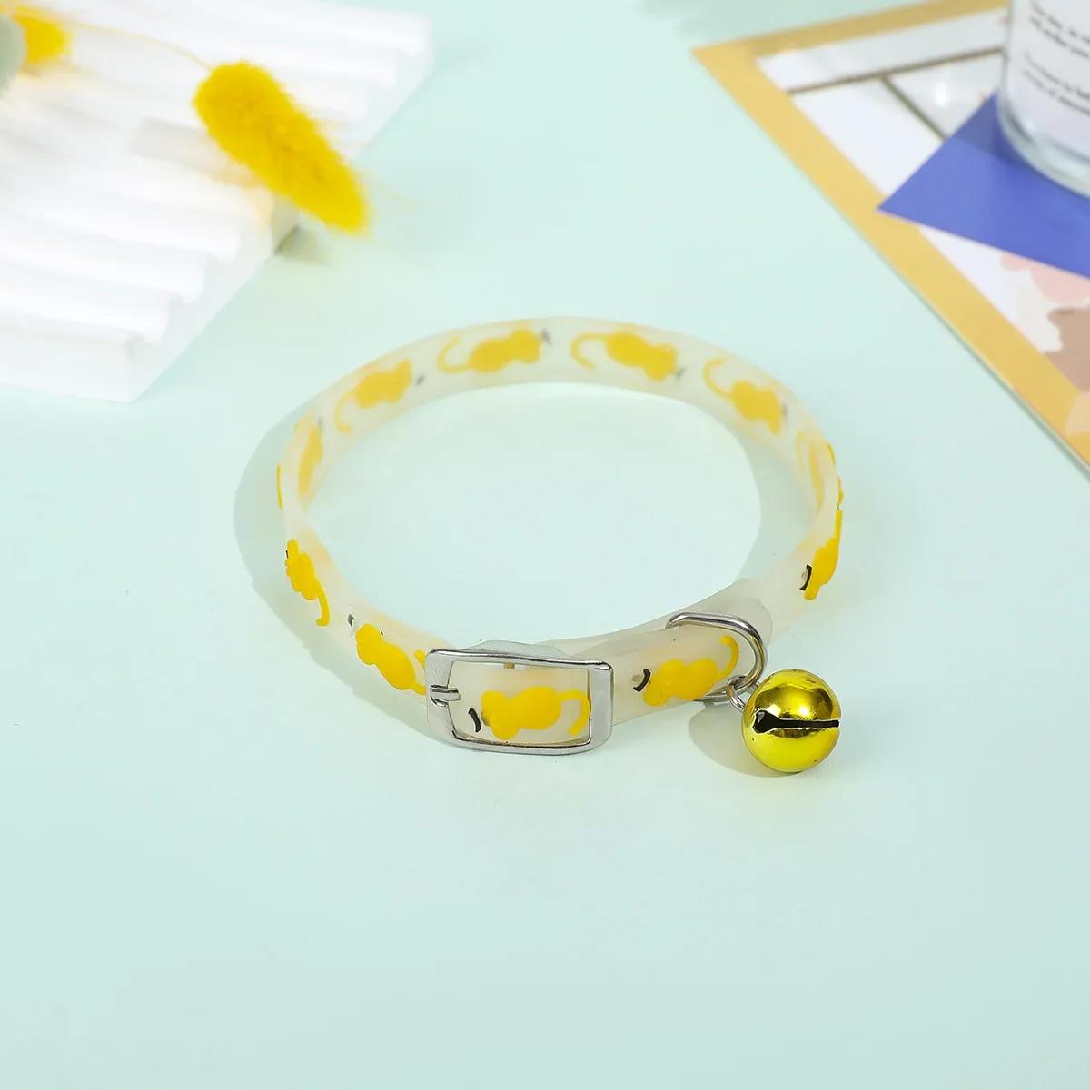 

Силиконовые светящиеся ошейники с рисунком из мультфильмов и колокольчиками для котят, гуляющих ночью, ожерелье против потери, регулируемое тонкое кольцо XS