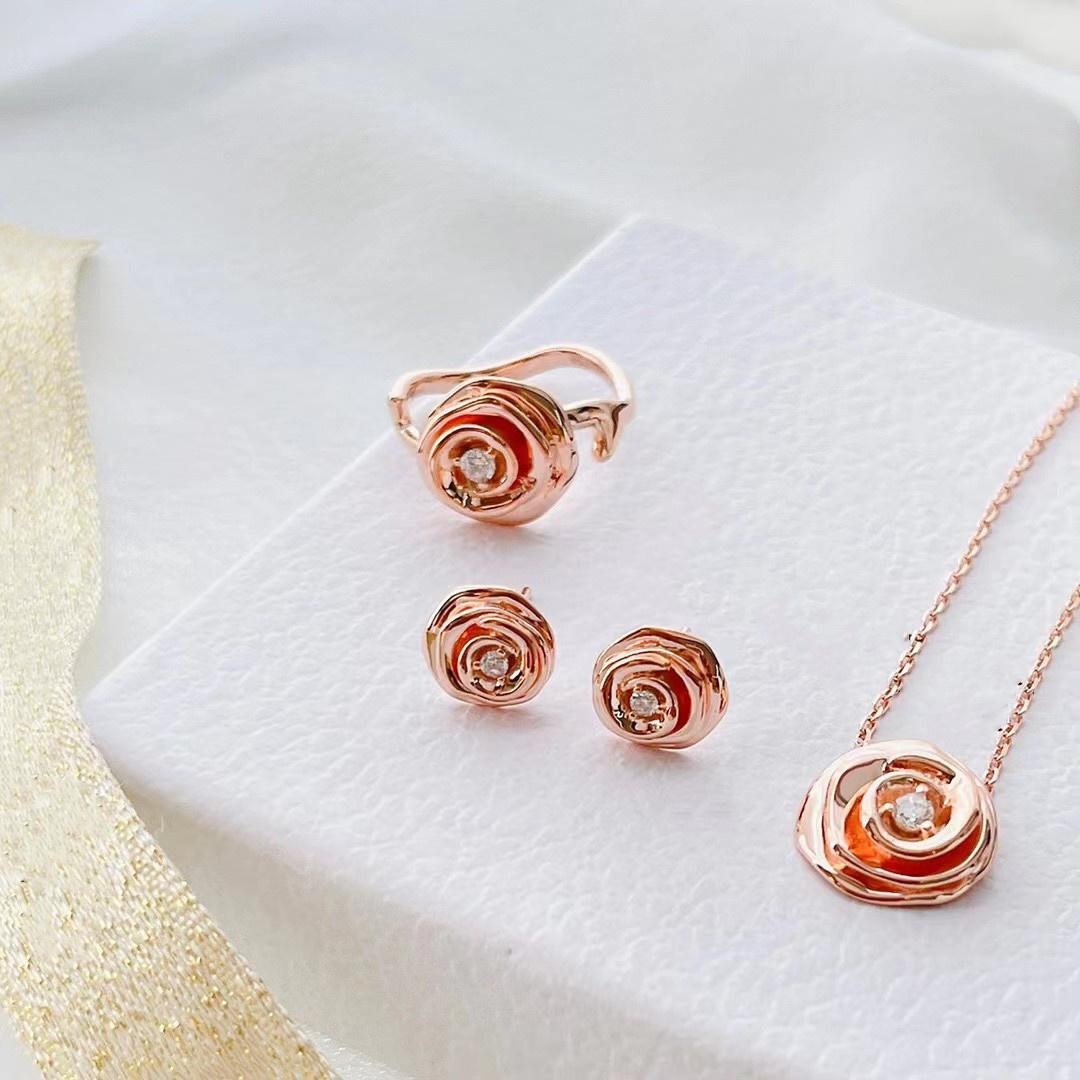 

Hot Classic Europe Famous New 2023 Classic Popular Brand Set Women s Rose Jewelry For Party With Necklace With Pink Gold Earrings