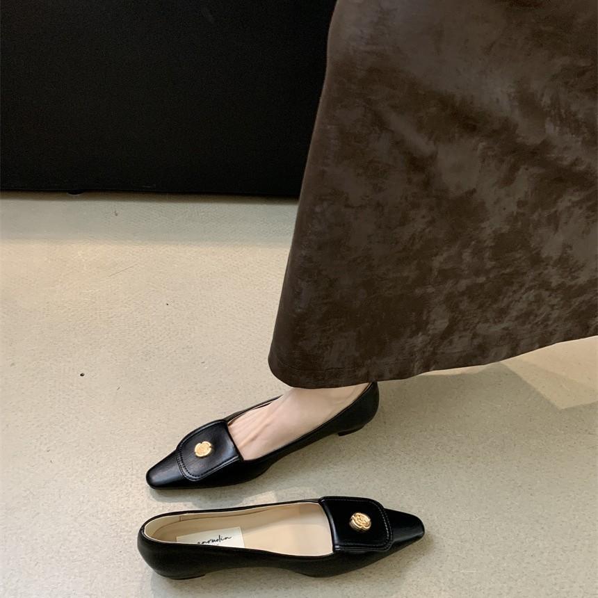 French Xiaoxiangfeng temperament small single shoes women's shoes 2025 new spring, autumn and winter flat-bottomed pointed black commuter shoes