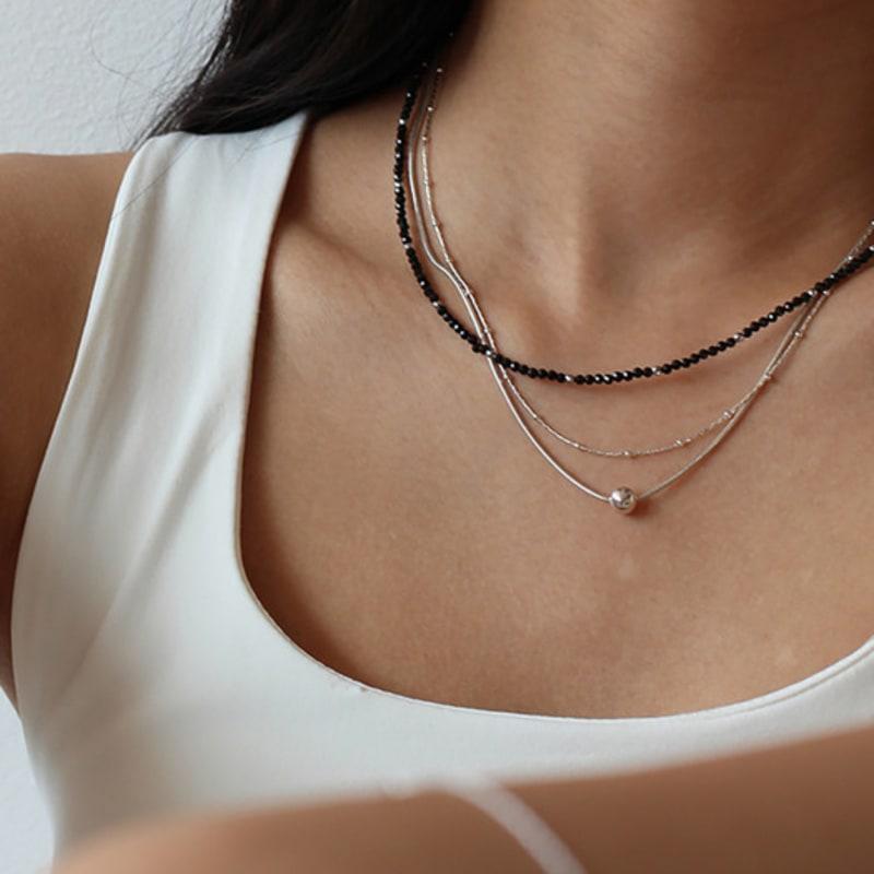 NORMALLEE [White Gold] Mini Onyx Necklace