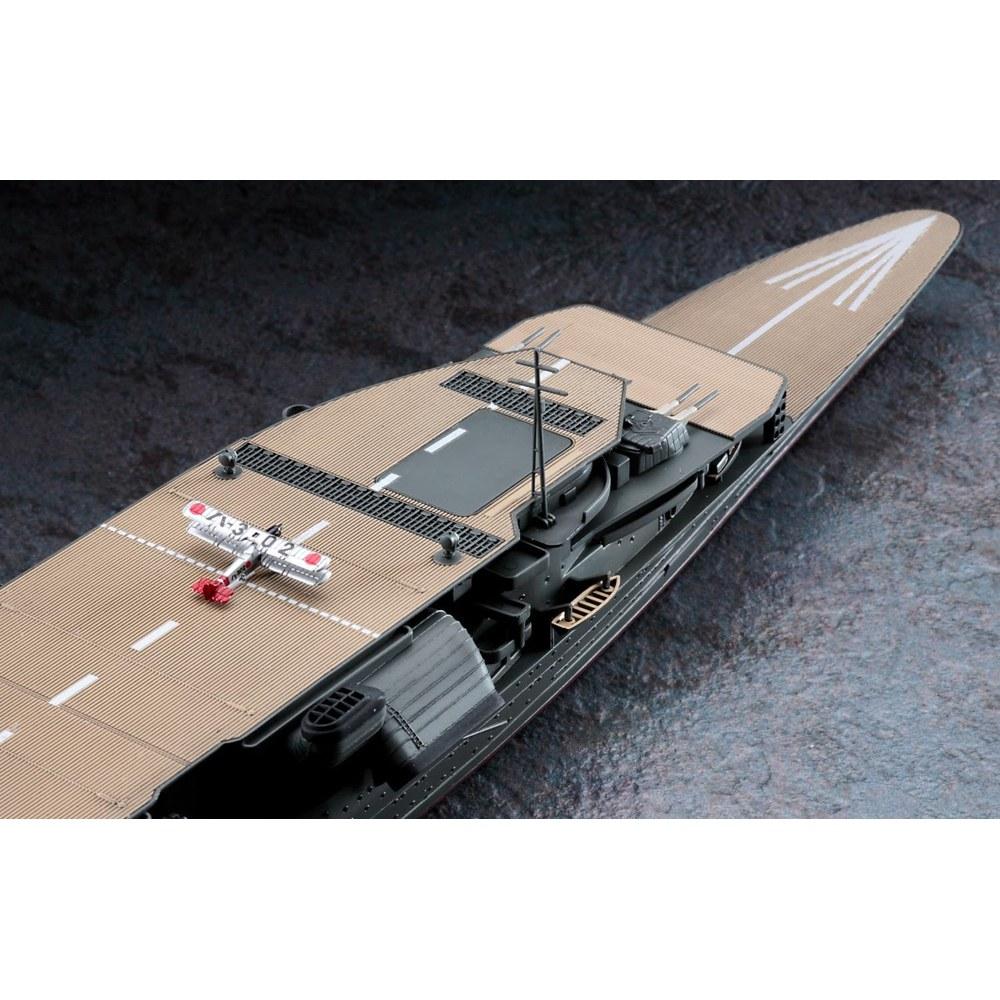Hasegawa 1/700 Imperial Japanese Navy Aircraft Carrier Akagi Three-Deck Set with Aircraft Biplanes Plastic Model Kit 30072