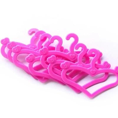 20 PEZZI Grucce di Plastica Rosa a Forma di Cuore Eleganti e Versatili per Vestiti da Bambola Accessorio Organizzazione e Stoccaggio Domestico
