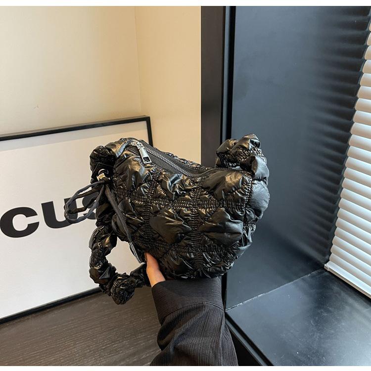 Корейская плиссированная клетчатая мини-сумка-облако 2024 – Шикарная пушистая сумка под мышку