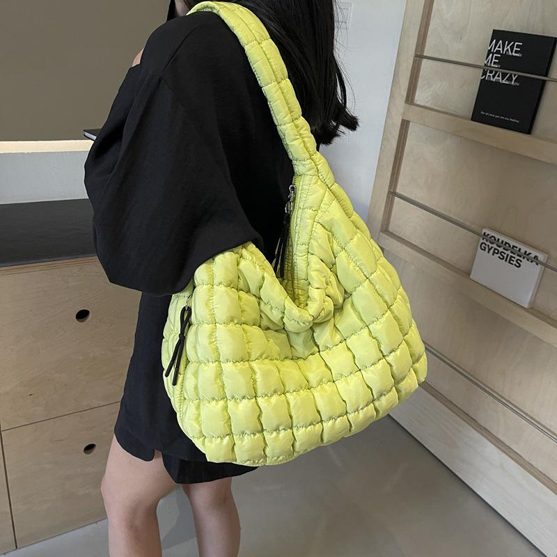 

Жіноча високоякісна сумка-міхур із діамантовими складками 2025 року – велика місткість, осінь/зима через плече зелений