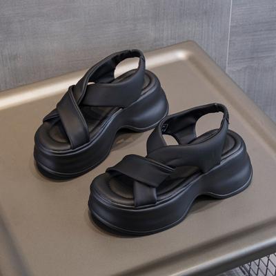 Sommer neue dicksohlige atmungsaktive ausgeschnittene vielseitige niedrig geschnittene lässige Damenschuhe Kreuzelastische wasserdichte Sandalen Damen