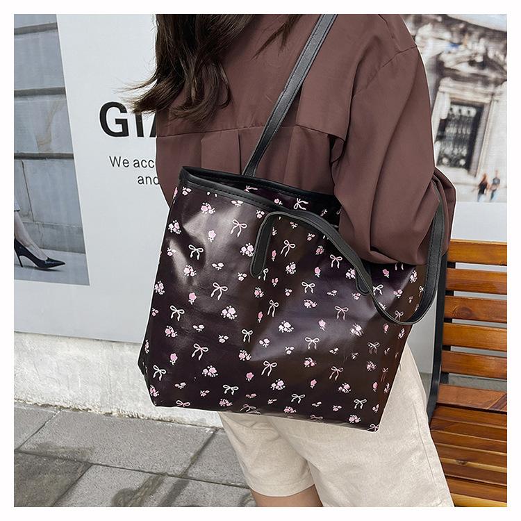 Large Capacity Printed Faux Leather Tote Bag for Women Fashionable Street Style Shoulder Purse