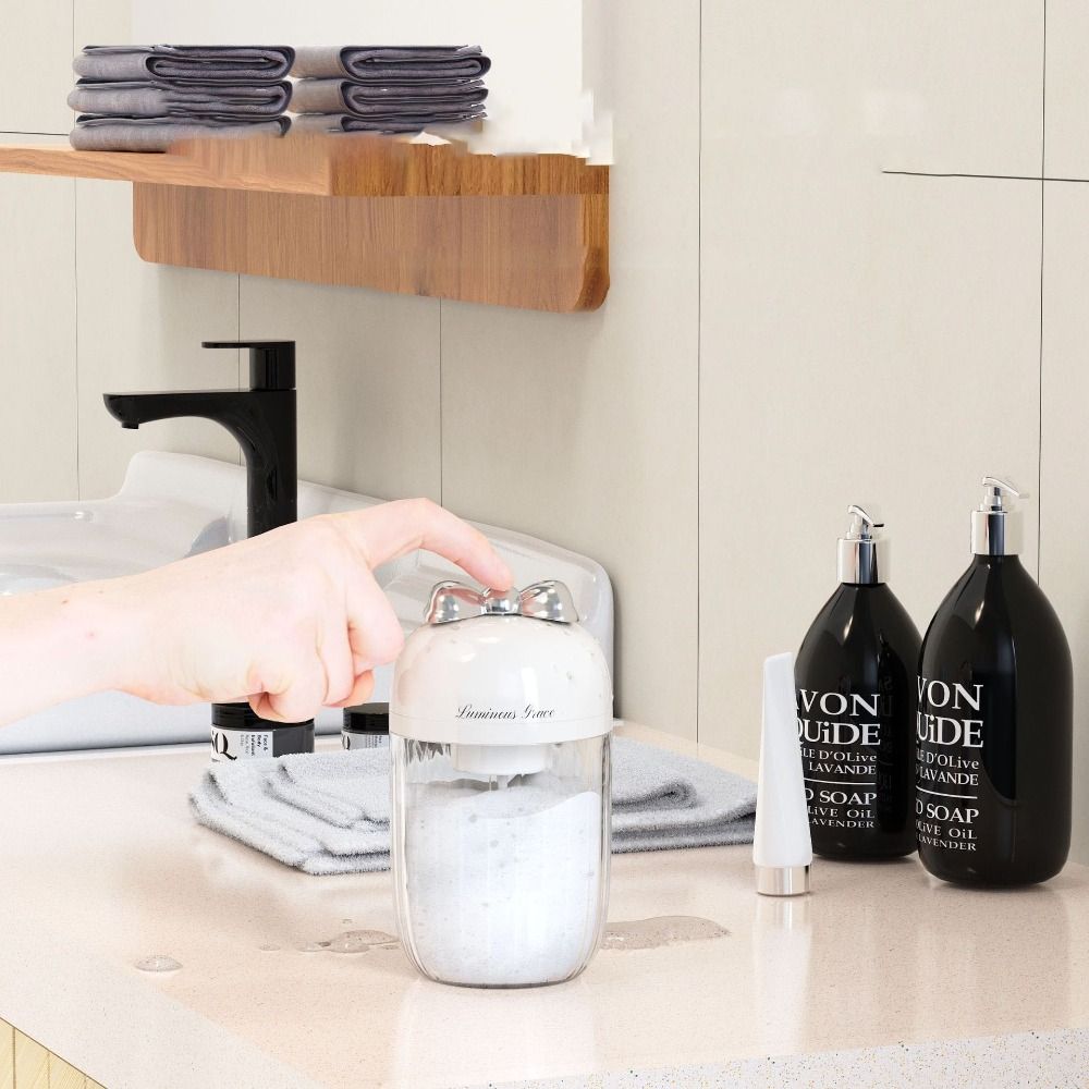 

Electric Facial Milk Foaming Machine Portable Facial Cleanser Frother Bathroom Toiletries білий