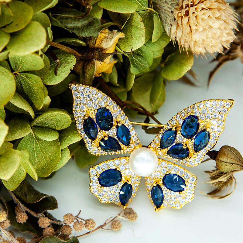 Luxury Butterfly Brooch Fashion Pearl Pins For Women Zircon Accessories Suit Coat Wedding Gifts Crystal Insect Jewelry