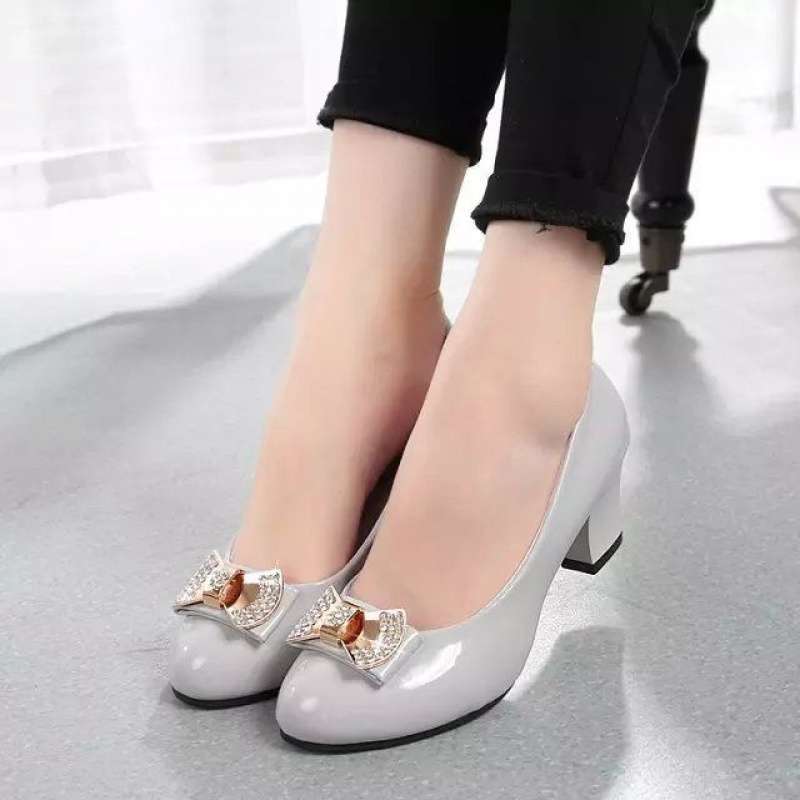 New work single shoes women's casual fashion round head soft leather Korean version medium and high heel leather shoes women's patent leather