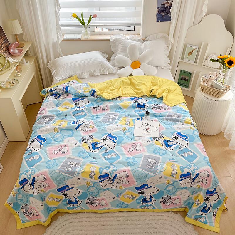 

Snoopy Happy Messenger Skin-Friendly Summer Quilt