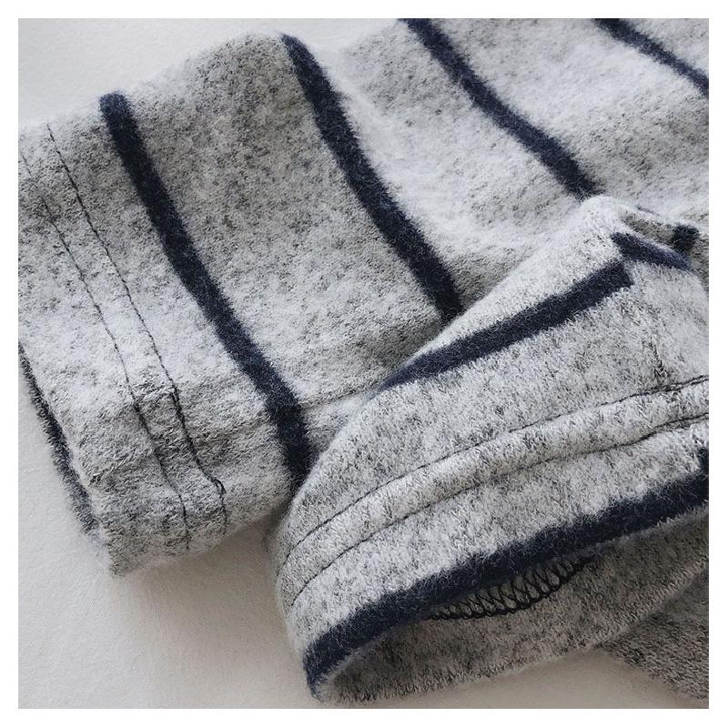 New striped long-sleeve round-neck T-shirt for women, spring and autumn 2026, stylish, loose-fitting, slimming base shirt