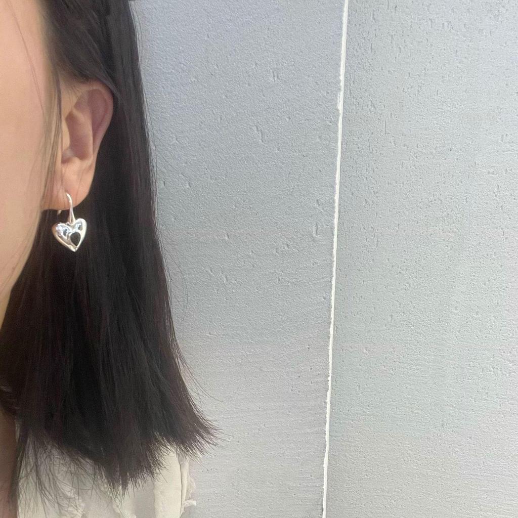 Su Chuang S925 Sterling Silver Black Agate Heart Earrings for Women - Light Luxury Peach Heart Hook Design.